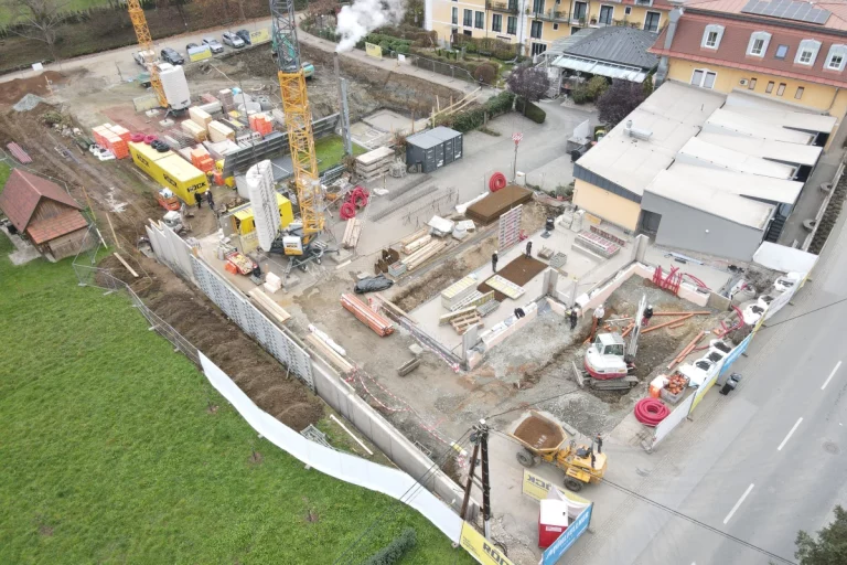 Drohenaufnahme der Baustelle am Weinlandhof Gamlitz in der Südsteiermark (c) Röck Bau
