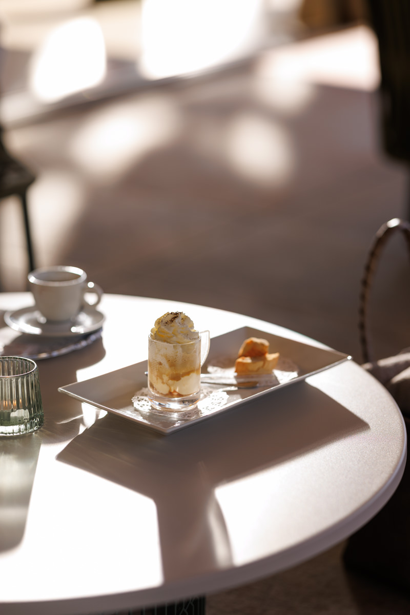 Affogato Espresso mit Eis und Schlagobes