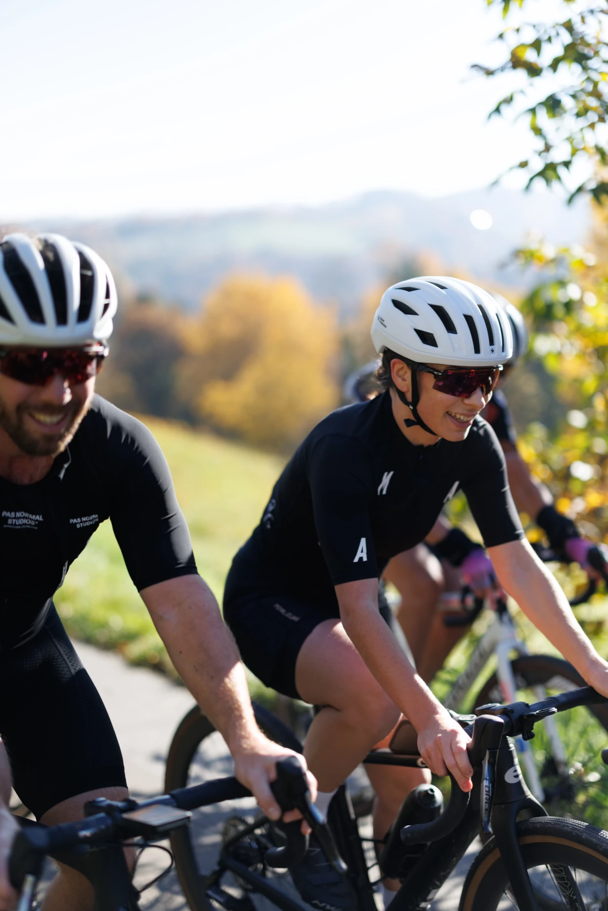 Gruppe Rennradfahrer am Rad